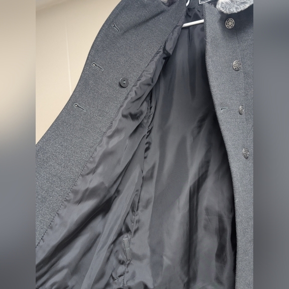 Elegant Gray Double-Breasted Coat with Faux Fur Trim For Child - Picture 5 of 13